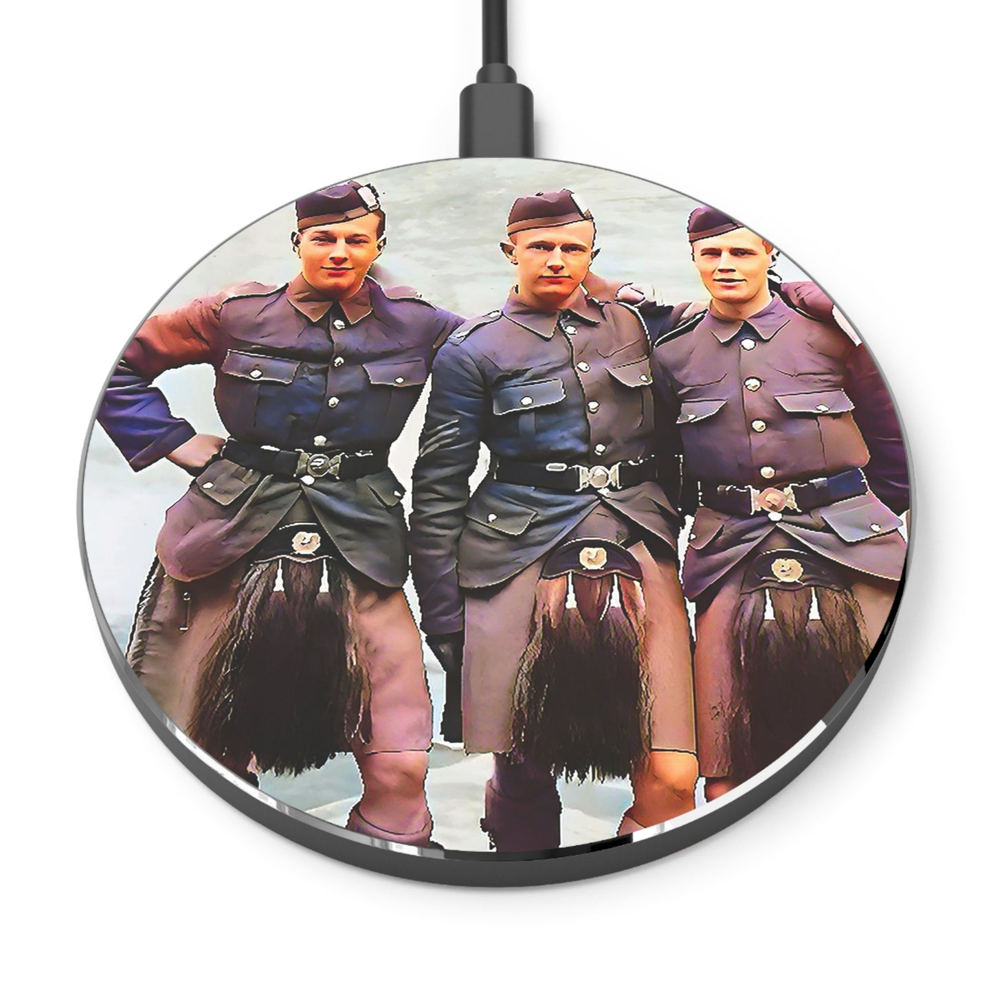 hommes 014 | Wireless Charger Vintage Kilt Scottish Soldiers Gay Queer Leather Dad Uncle Gift LGBTQ