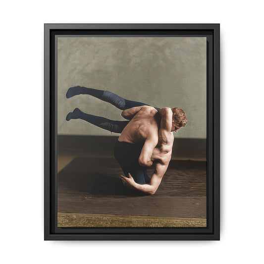 Athlétisme 026 vintage photograph of two wrestlers demonstrating a shoulder-carry position