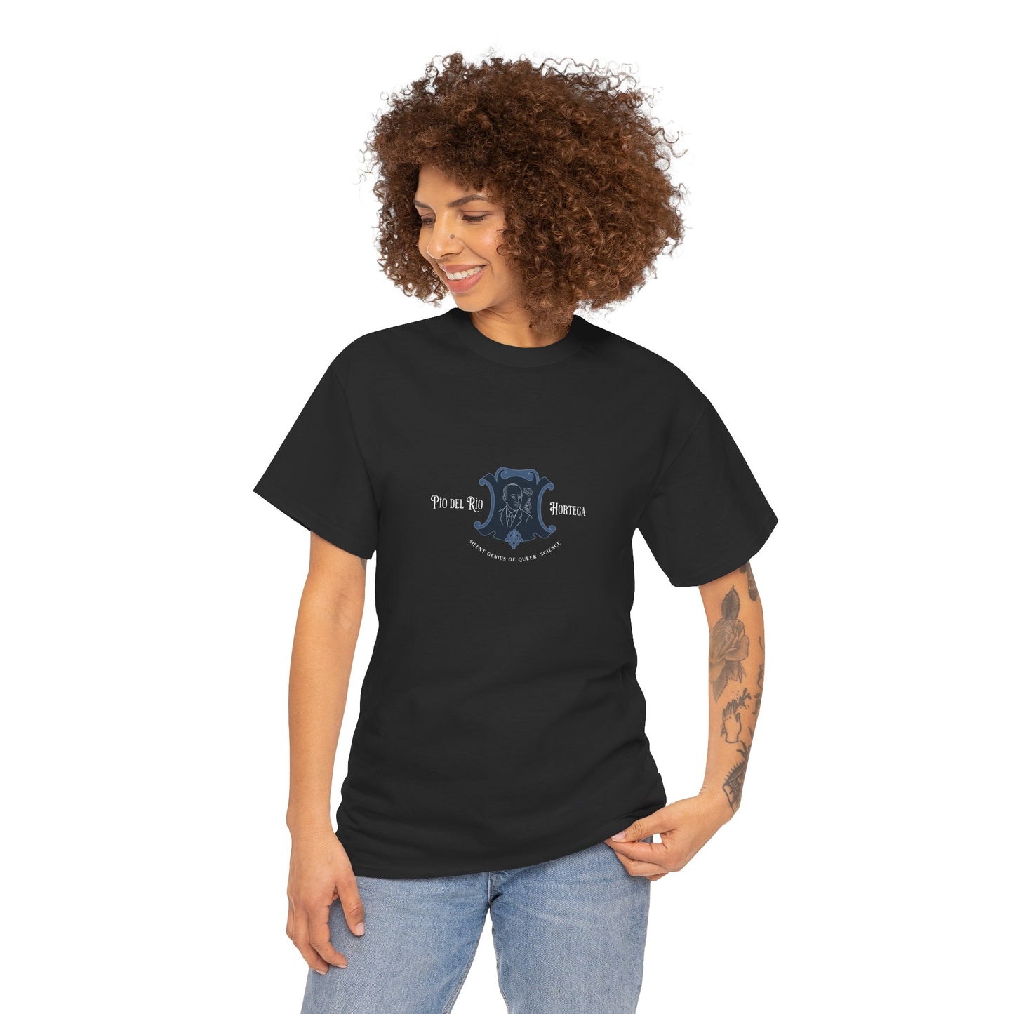 t-shirt with a Jean Cocteau–inspired line drawing of Pío del Río Hortega framed in a blue crest. This refined graphic design pays tribute to queer scientific brilliance with the phrase “Silent Genius of Queer Science” below. A bold shirt for quiet revolutions.