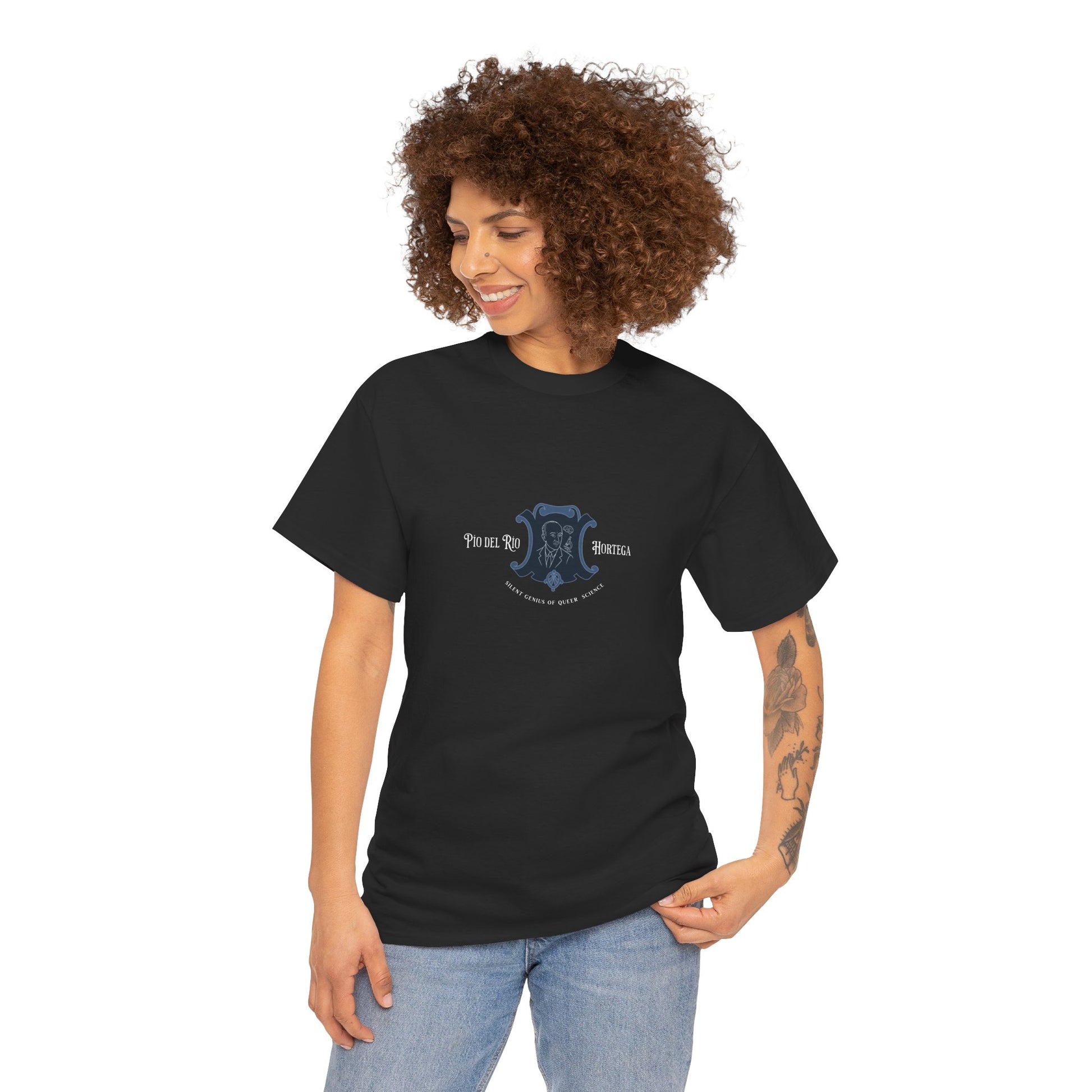 t-shirt with a Jean Cocteau–inspired line drawing of Pío del Río Hortega framed in a blue crest. This refined graphic design pays tribute to queer scientific brilliance with the phrase “Silent Genius of Queer Science” below. A bold shirt for quiet revolutions.