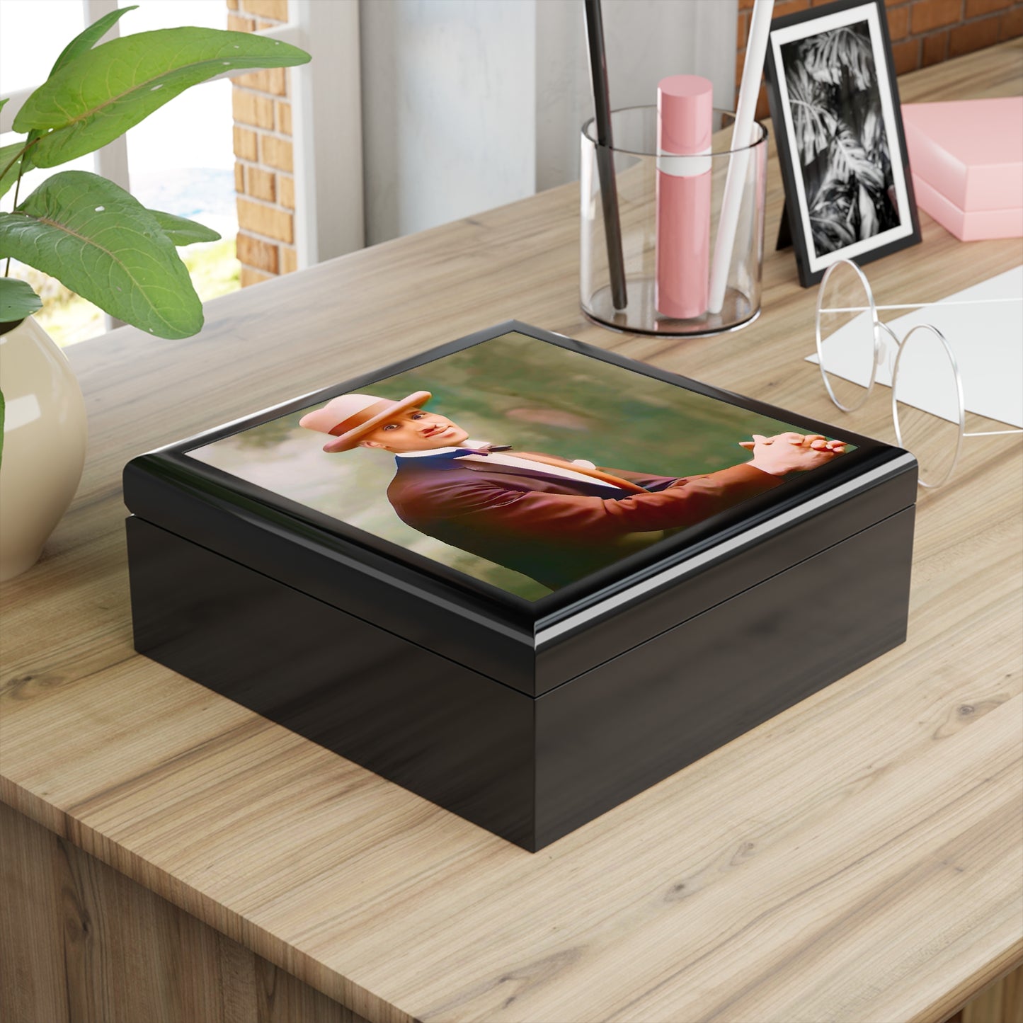 celibataire 004 | Keepsake Box