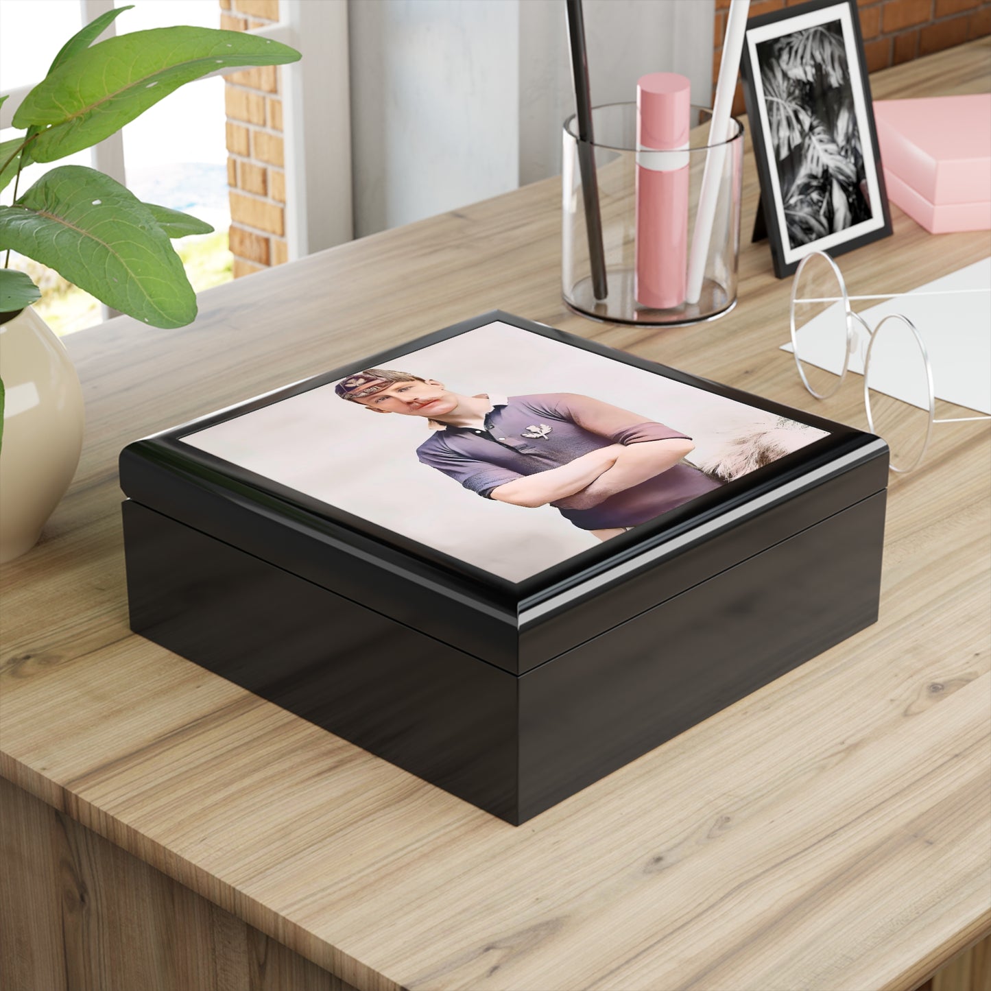 celibataire 035 | Keepsake Box