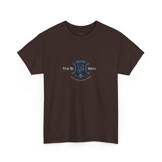 t-shirt with a Jean Cocteau–inspired line drawing of Pío del Río Hortega framed in a blue crest. This refined graphic design pays tribute to queer scientific brilliance with the phrase “Silent Genius of Queer Science” below. A bold shirt for quiet revolutions.