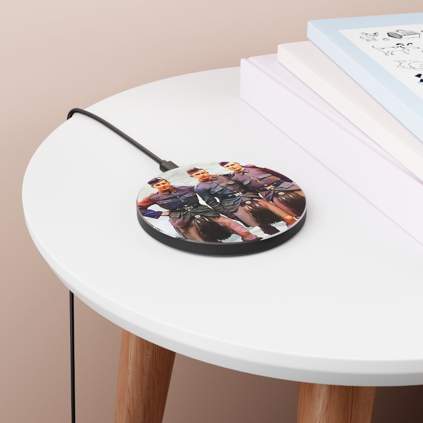 hommes 014 | Wireless Charger Vintage Kilt Scottish Soldiers Gay Queer Leather Dad Uncle Gift LGBTQ