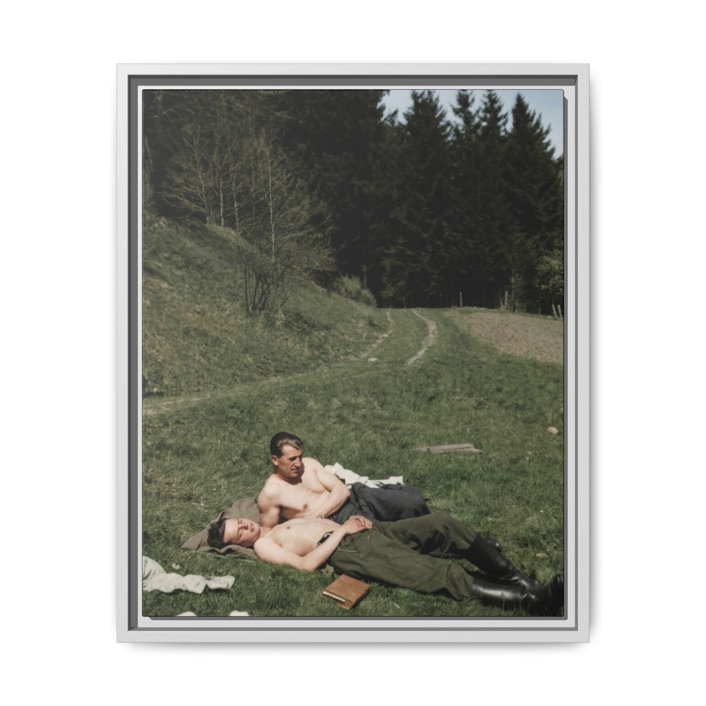 paire 073 | Framed Vintage Photo - Matte Canvas