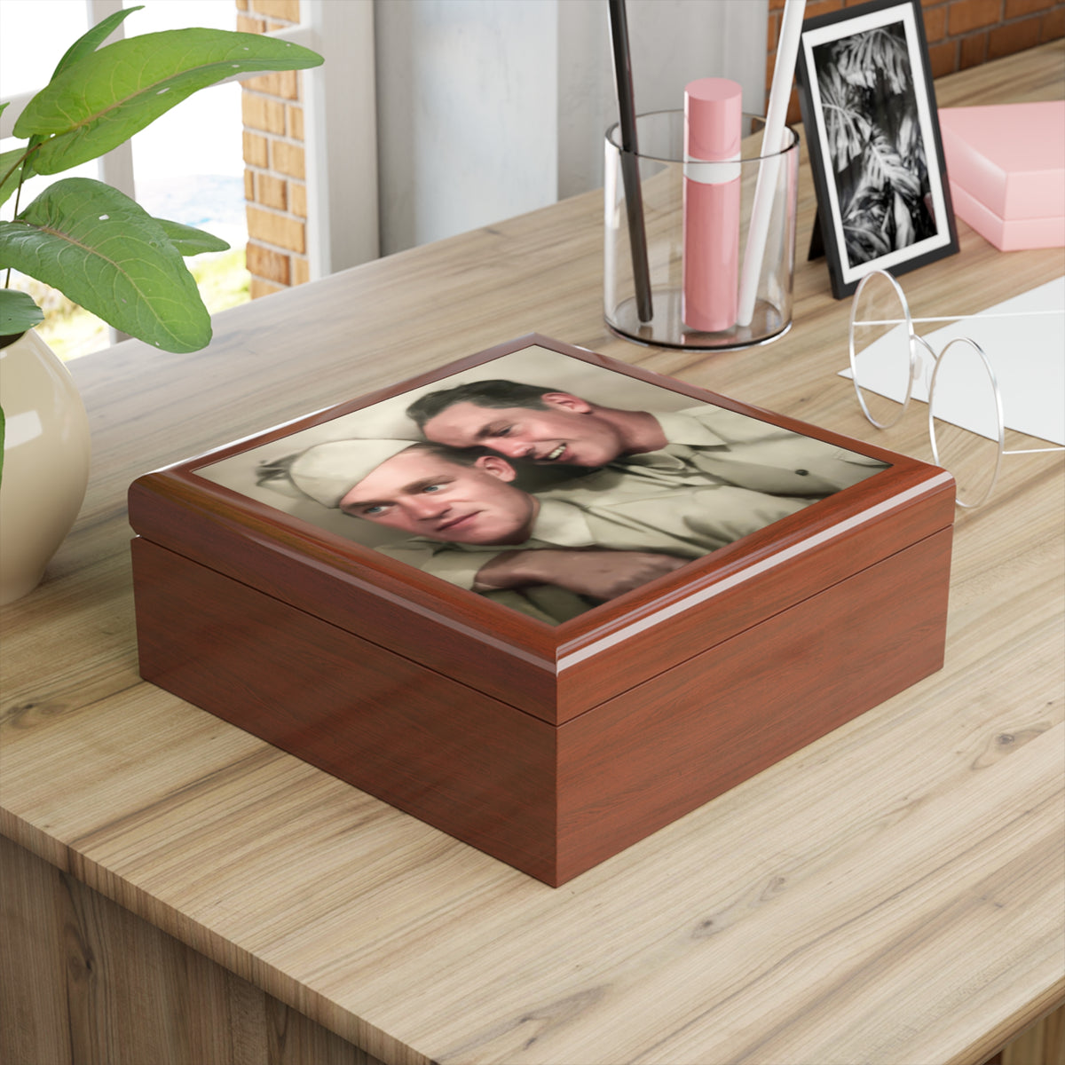 Paire 049 | Photobooth Series | A Place in Your Arms  Keepsake Box