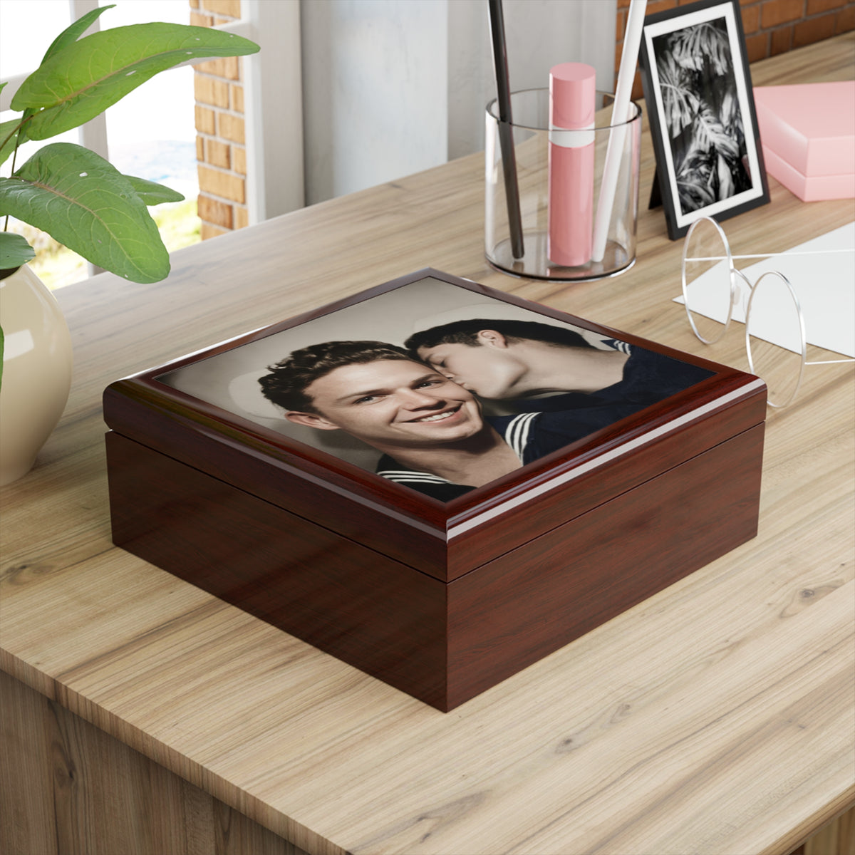 Paire 035 | Vintage Photobooth Series | A Kiss on the Cheek Keepsake Box