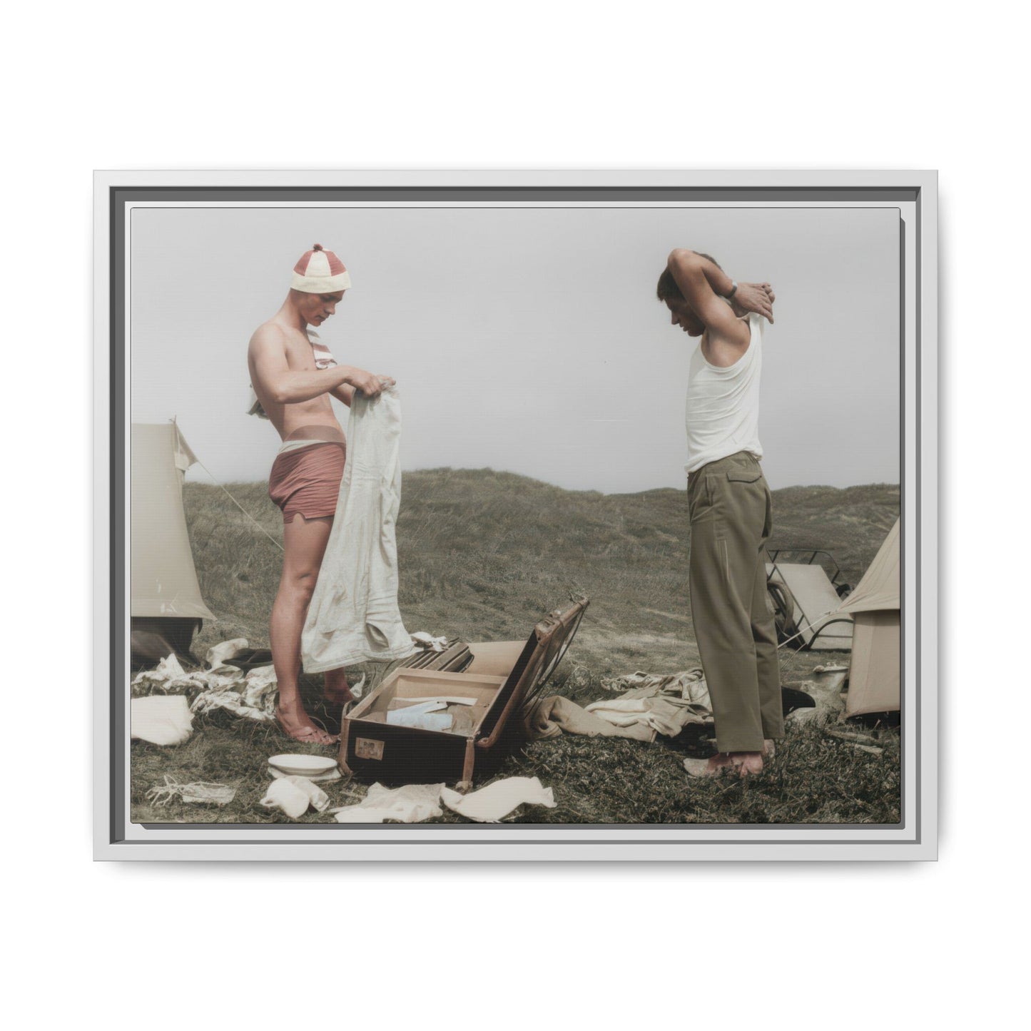 paire 077 | Framed Vintage Photo - Matte Canvas