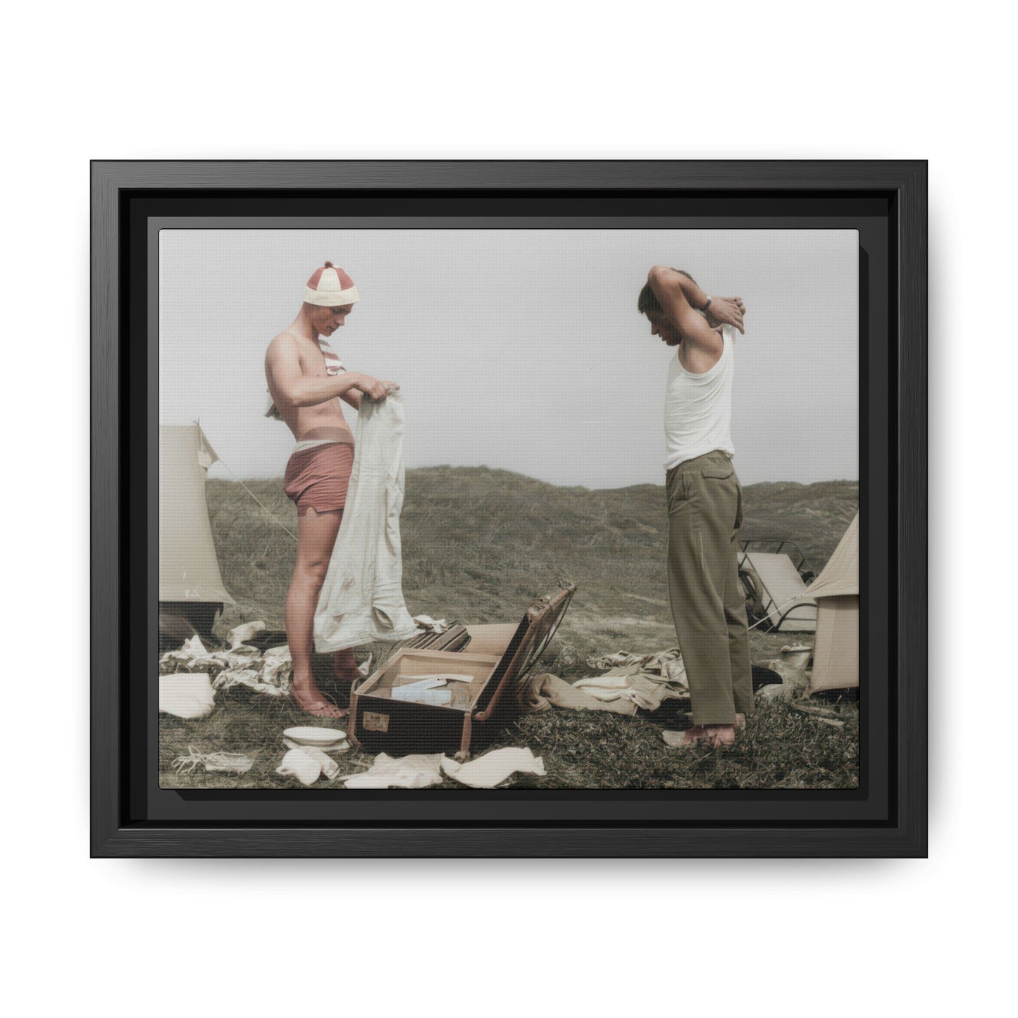 paire 077 | Framed Vintage Photo - Matte Canvas