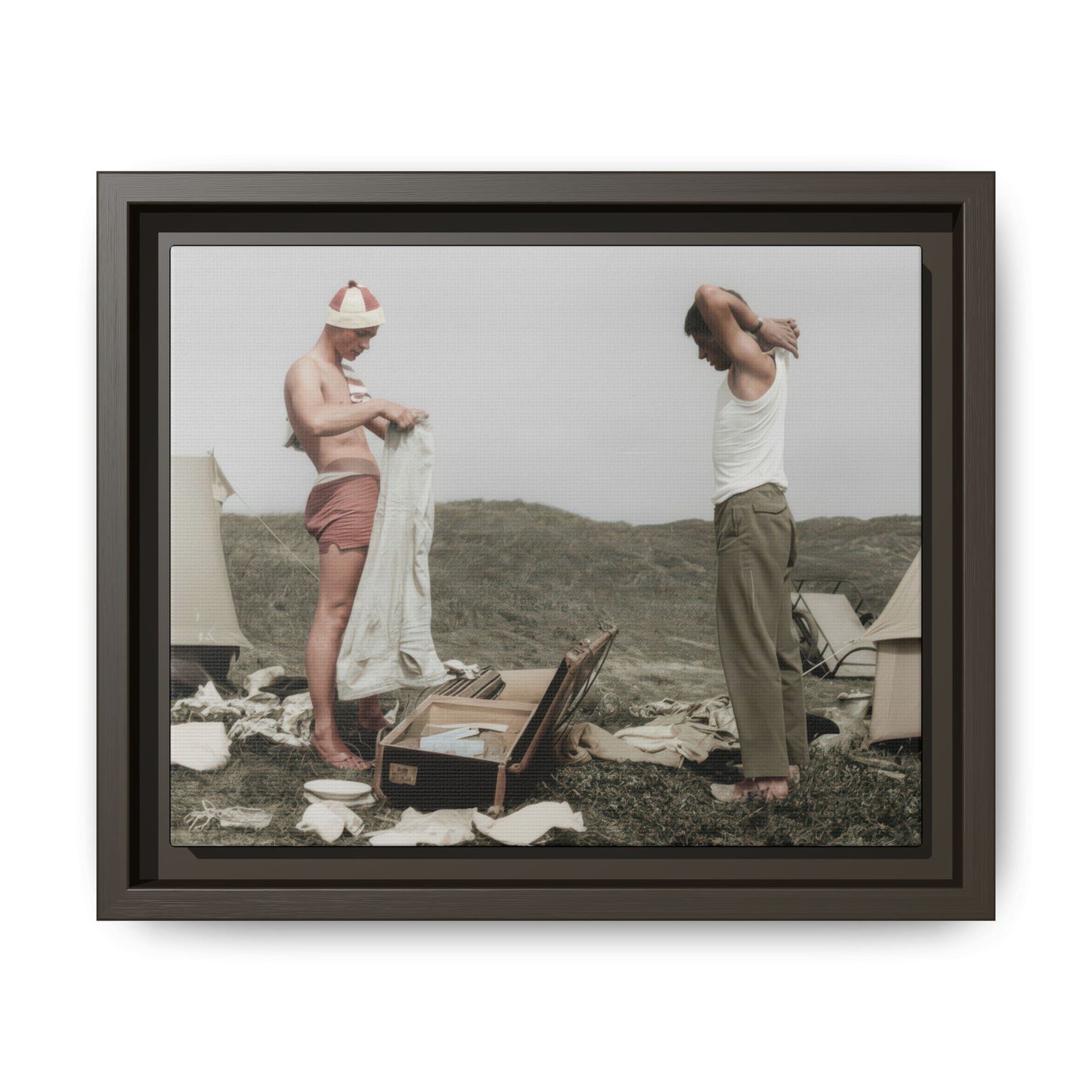 paire 077 | Framed Vintage Photo - Matte Canvas