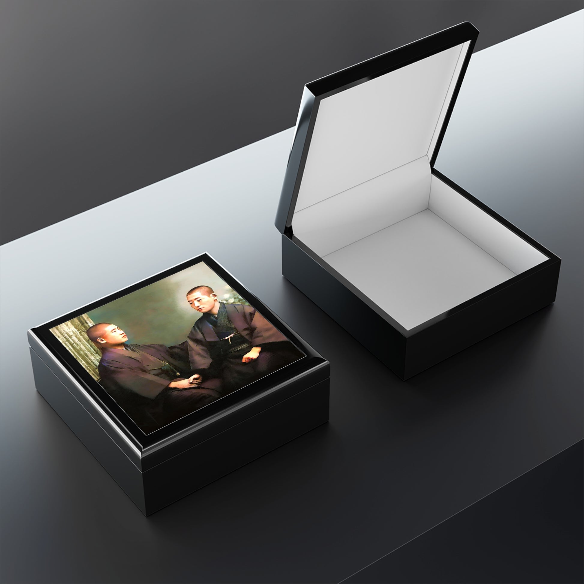 paire 011 | Keepsake Box Vintage Gay Japanese's Couple Holding Hands Queer LGBTQ Dad Gift Asian