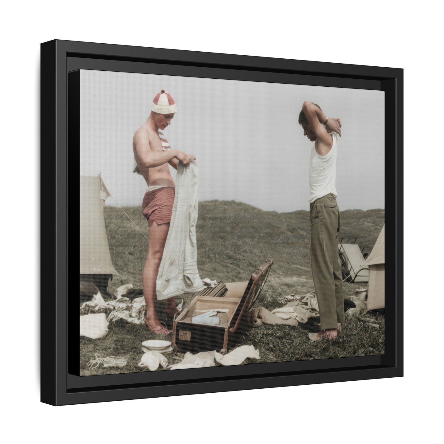 paire 077 | Framed Vintage Photo - Matte Canvas