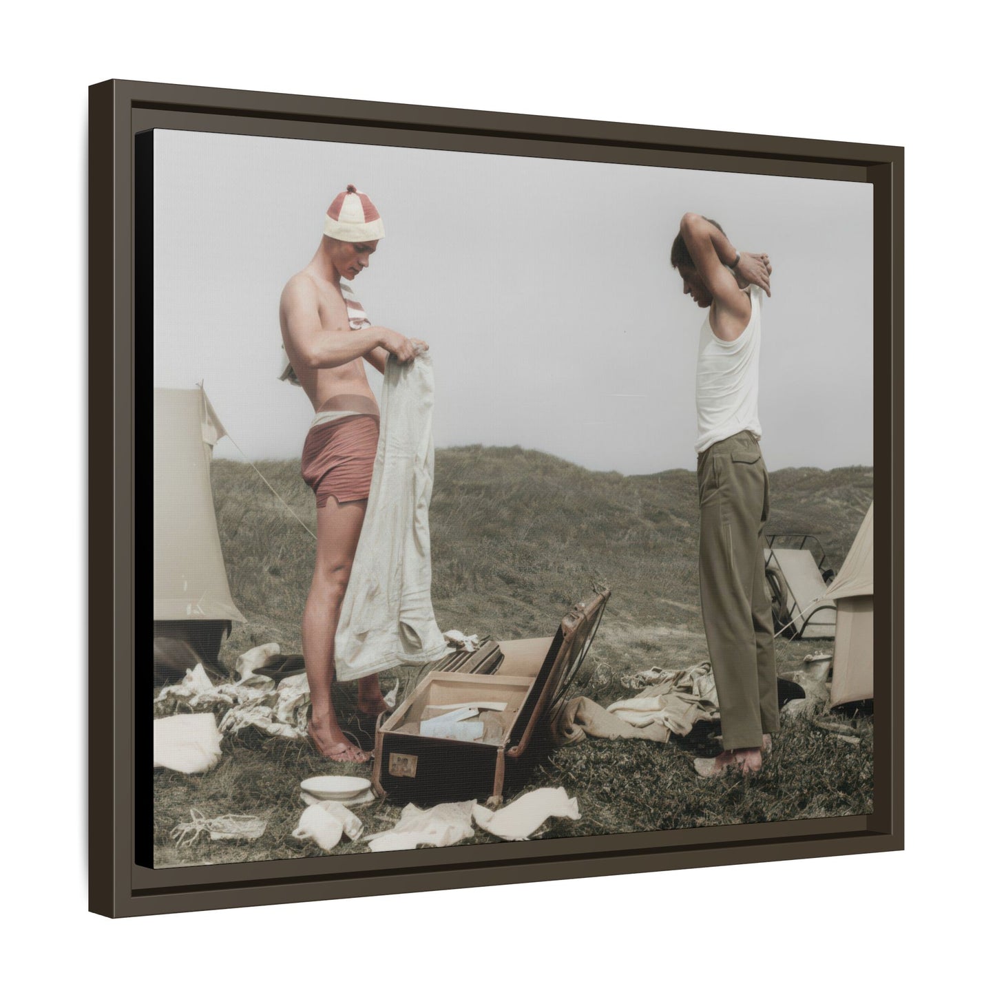 paire 077 | Framed Vintage Photo - Matte Canvas
