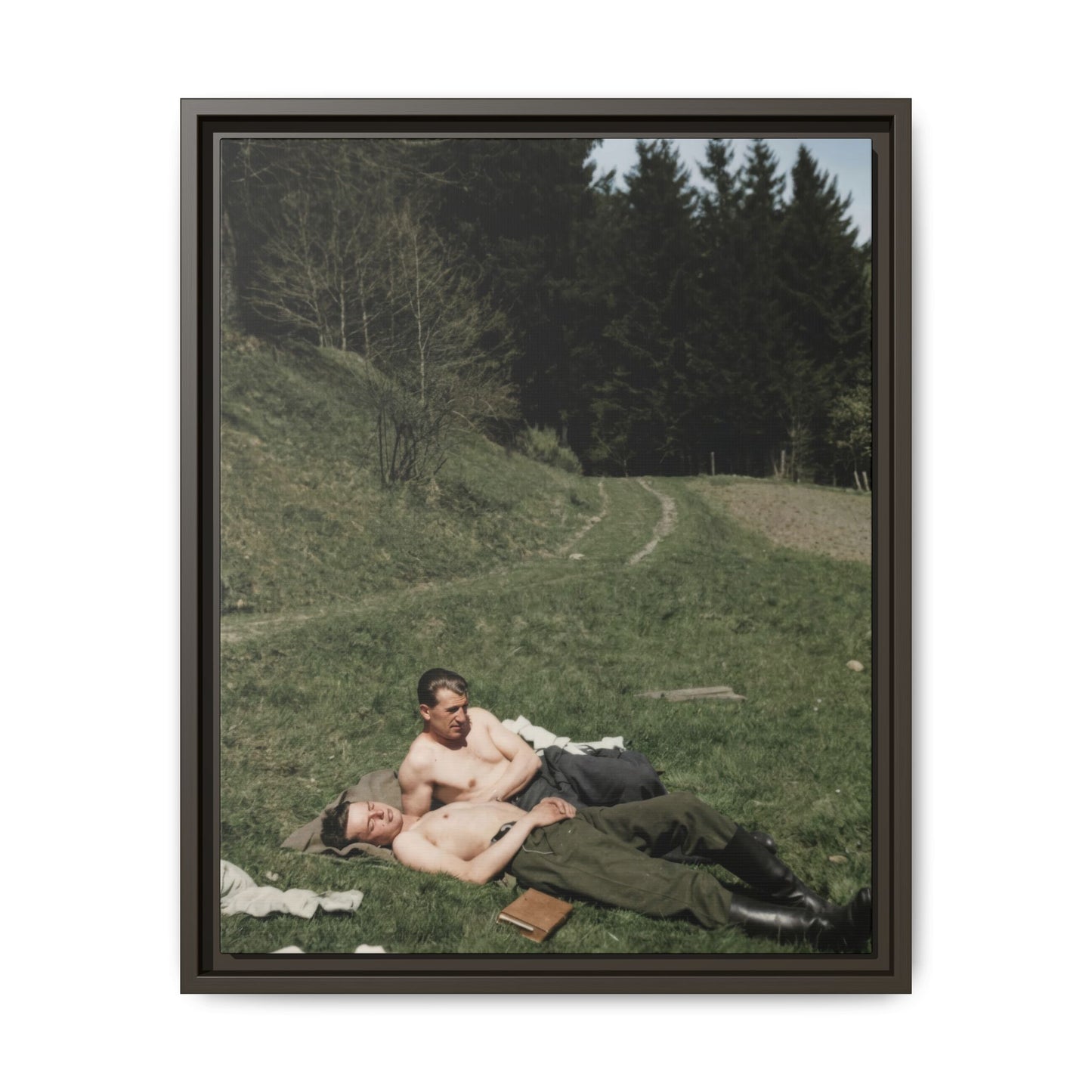 paire 073 | Framed Vintage Photo - Matte Canvas