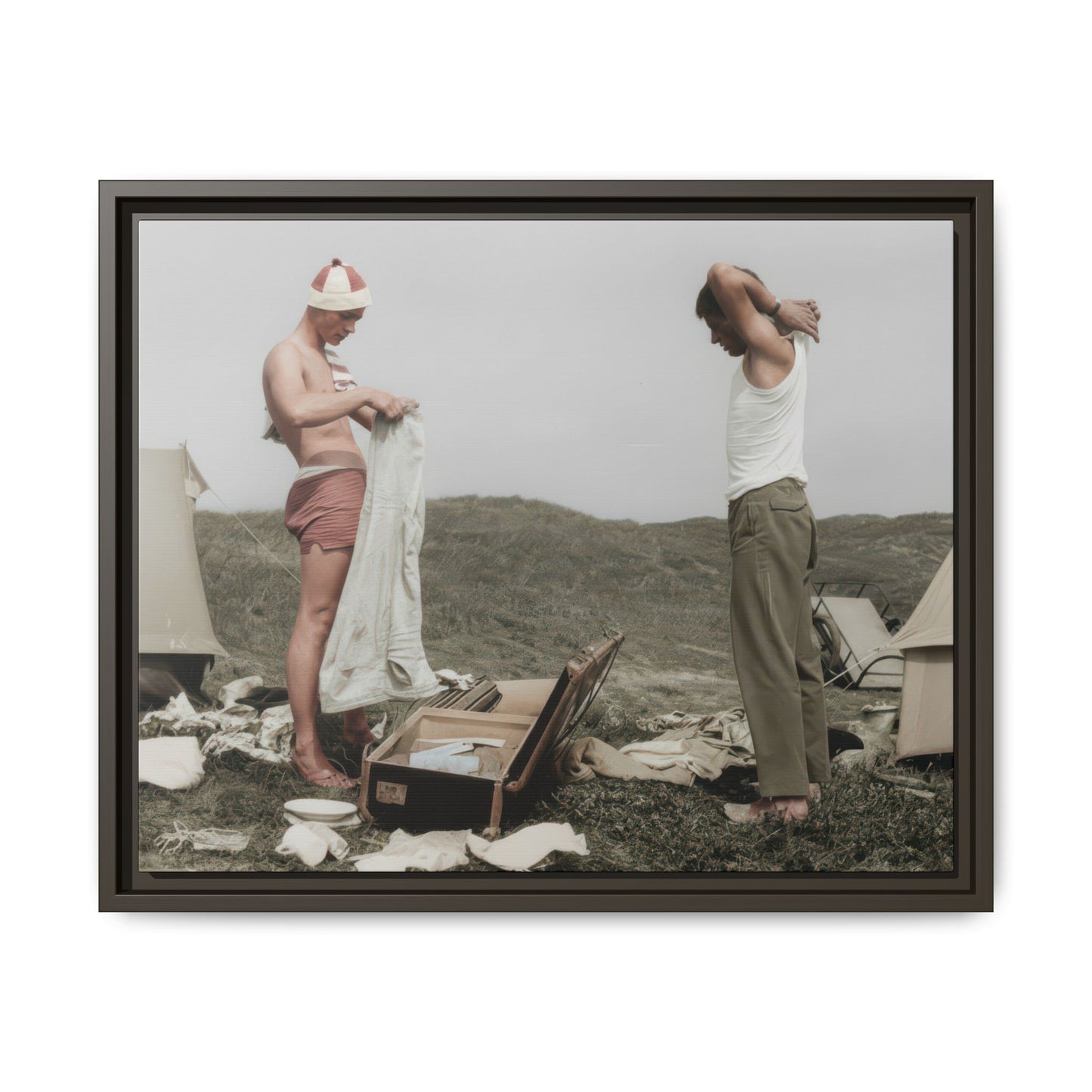 paire 077 | Framed Vintage Photo - Matte Canvas