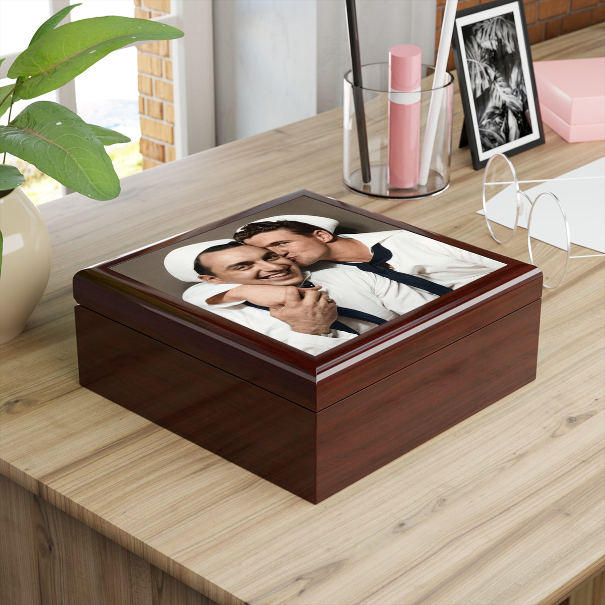Paire 155 | Vintage Photobooth Series | Sailor Cheek Kiss Keepsake Box
