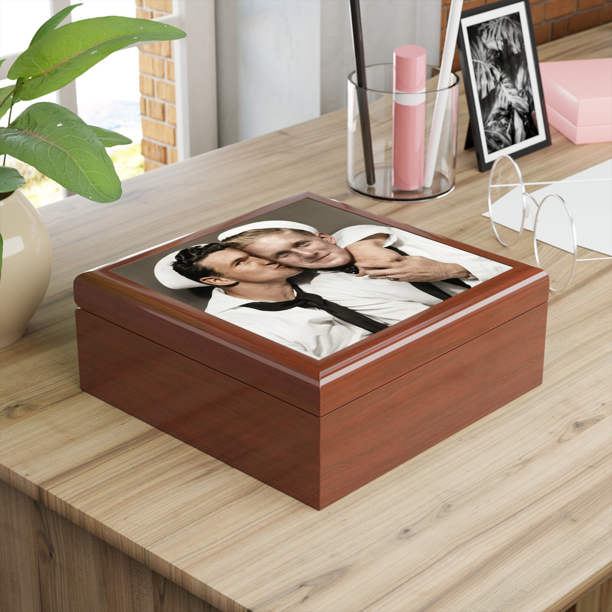 Paire 156 | Vintage Photobooth Series | Sailor Cheek Kiss Keepsake Box