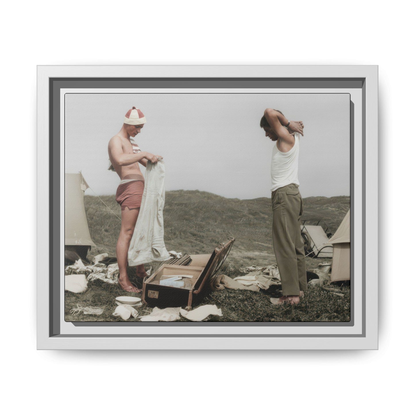 paire 077 | Framed Vintage Photo - Matte Canvas