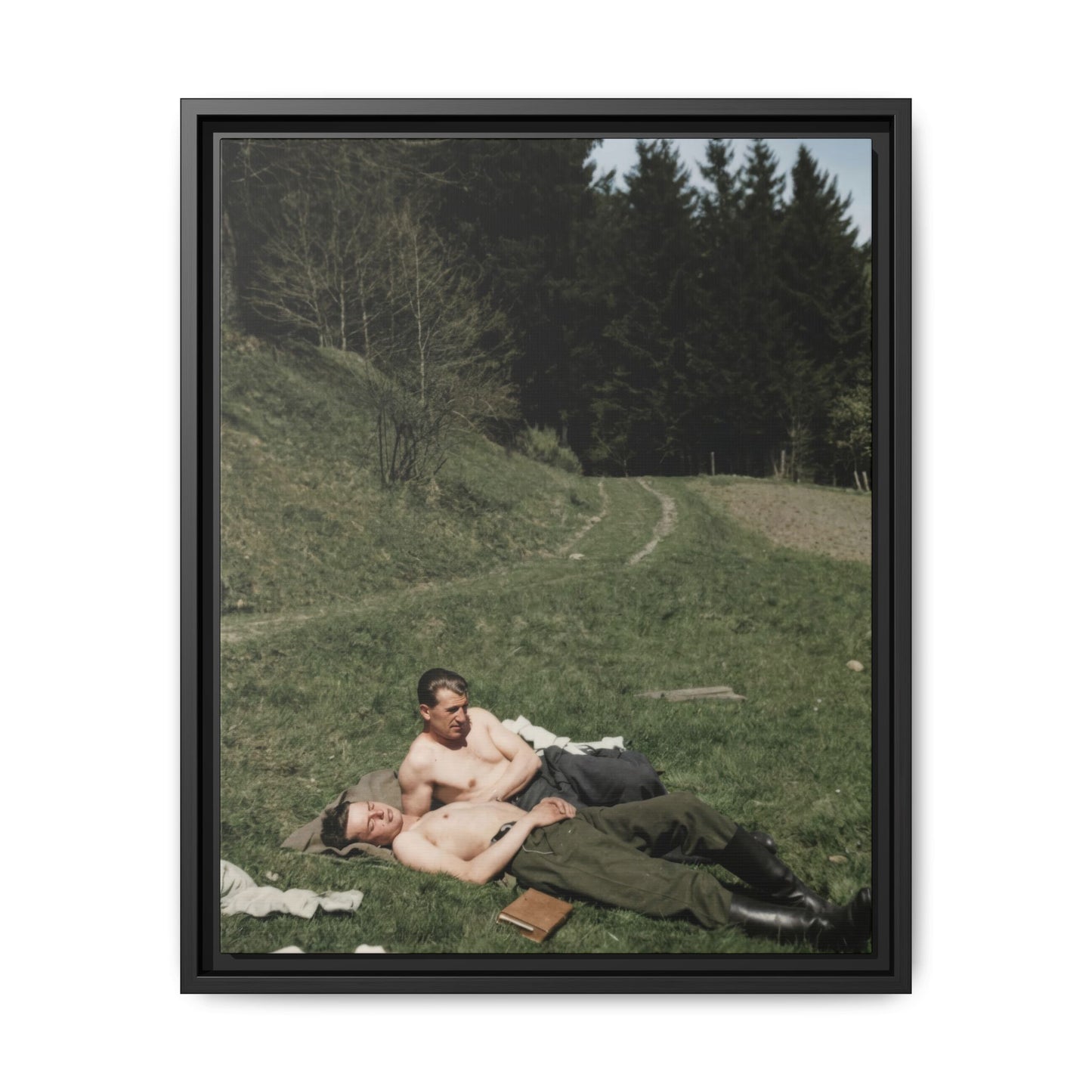 paire 073 | Framed Vintage Photo - Matte Canvas