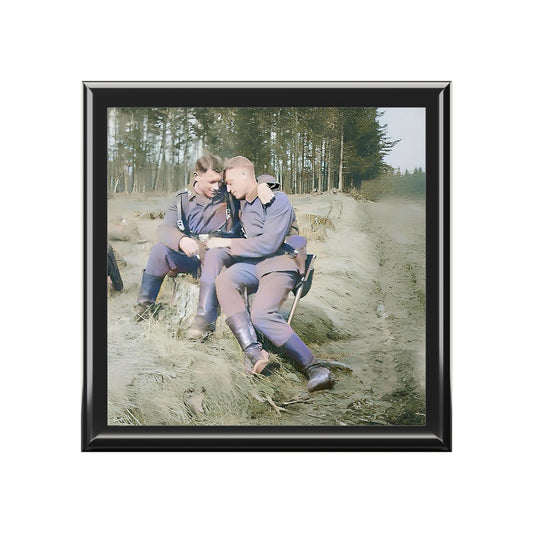 paire 055 | Keepsake Box Vintage German Soldiers Affectionate Couple Forest WWI Queer LGBTQ