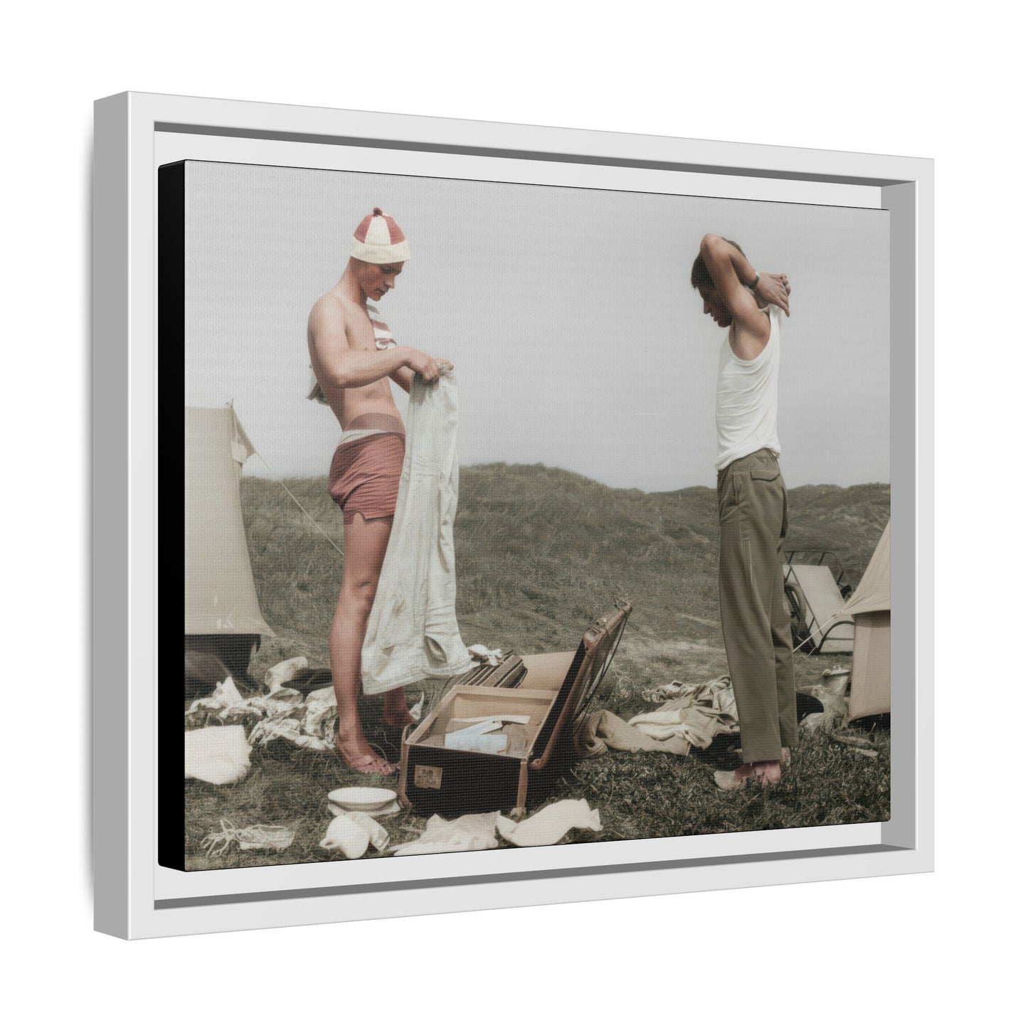 paire 077 | Framed Vintage Photo - Matte Canvas