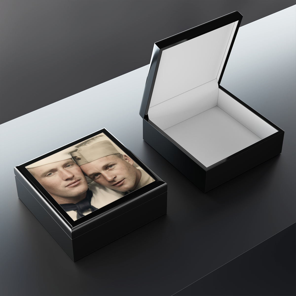 Open wooden keepsake box showing felt lining and a raised lid, with the Paire 042 double portrait visible on the lid exterior.