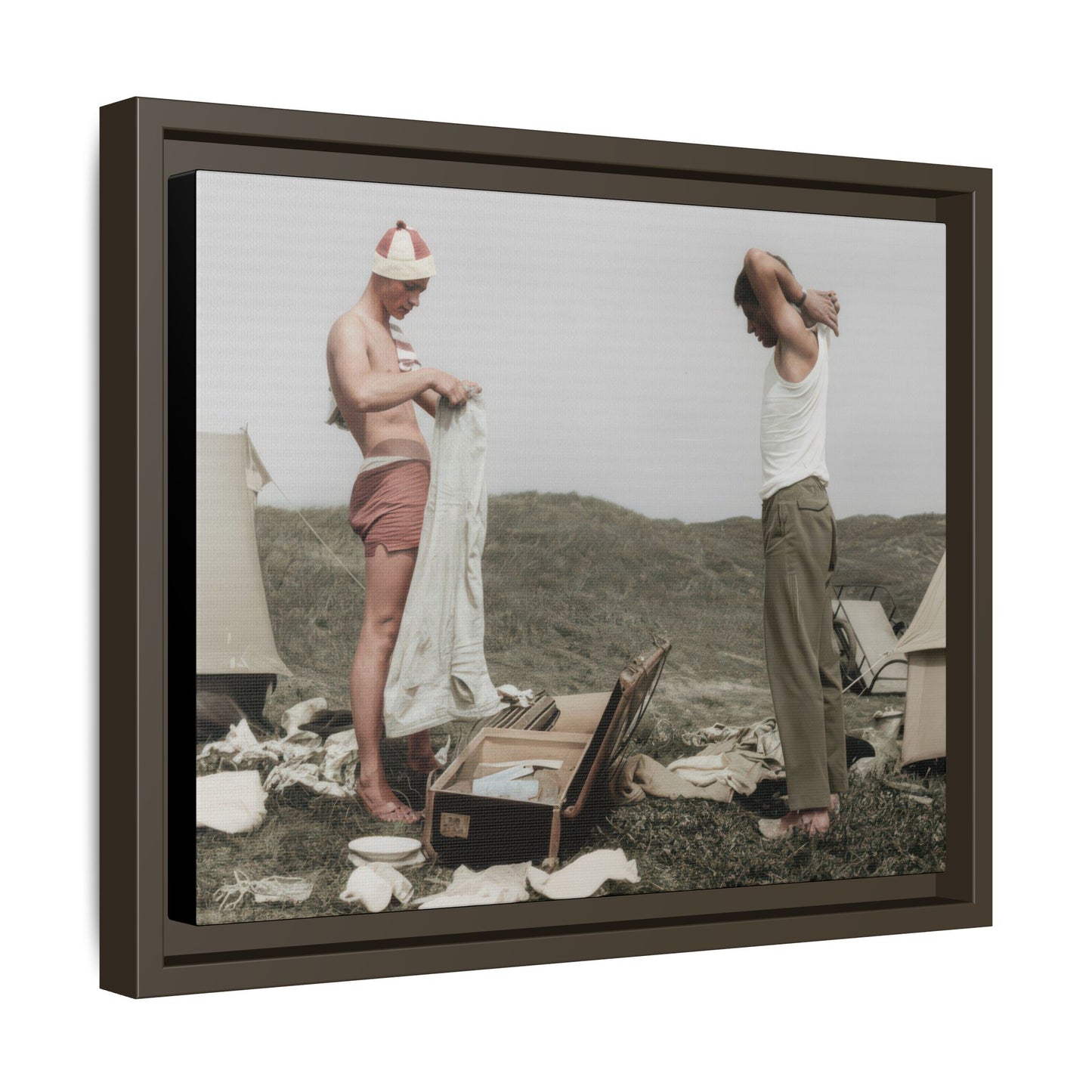 paire 077 | Framed Vintage Photo - Matte Canvas