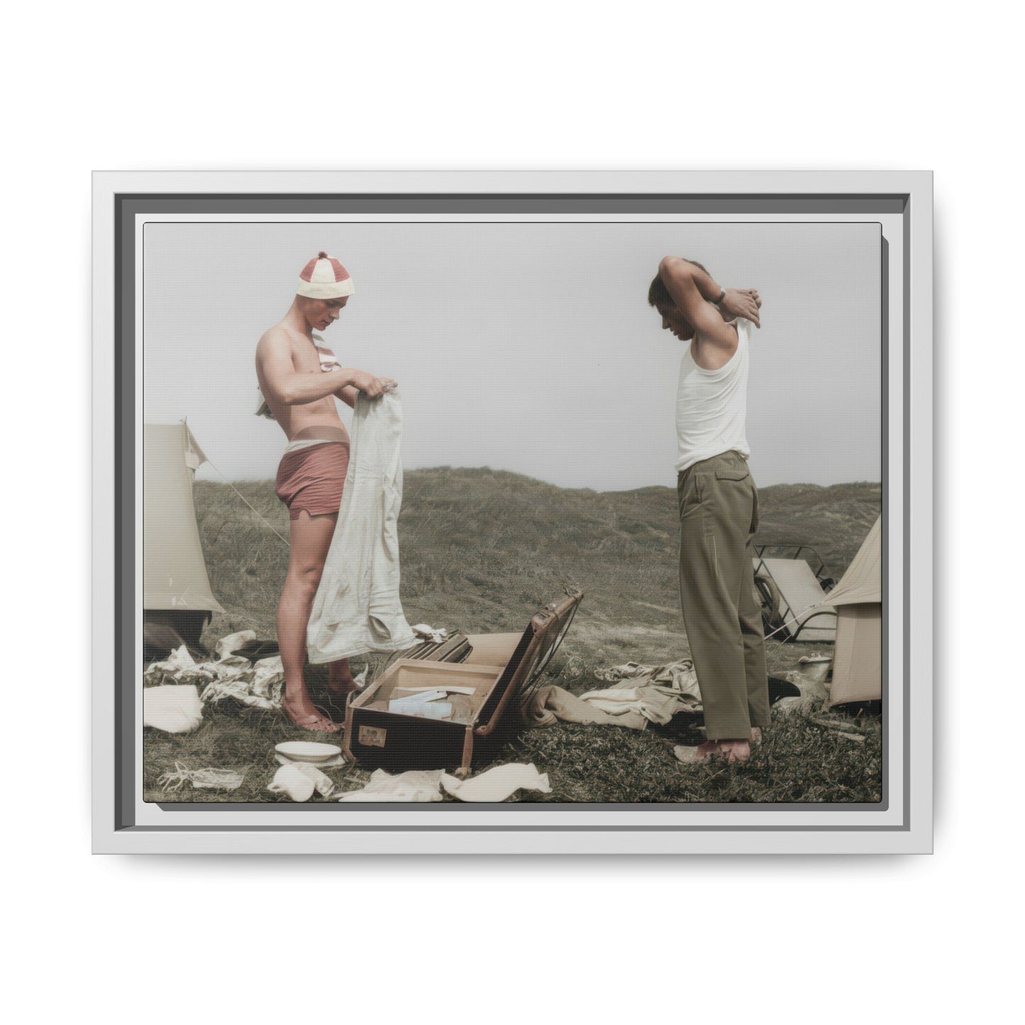 paire 077 | Framed Vintage Photo - Matte Canvas