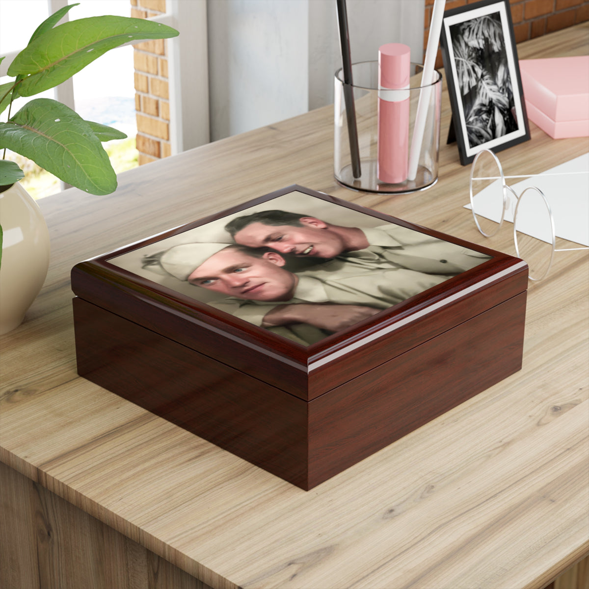 Paire 049 | Photobooth Series | A Place in Your Arms  Keepsake Box
