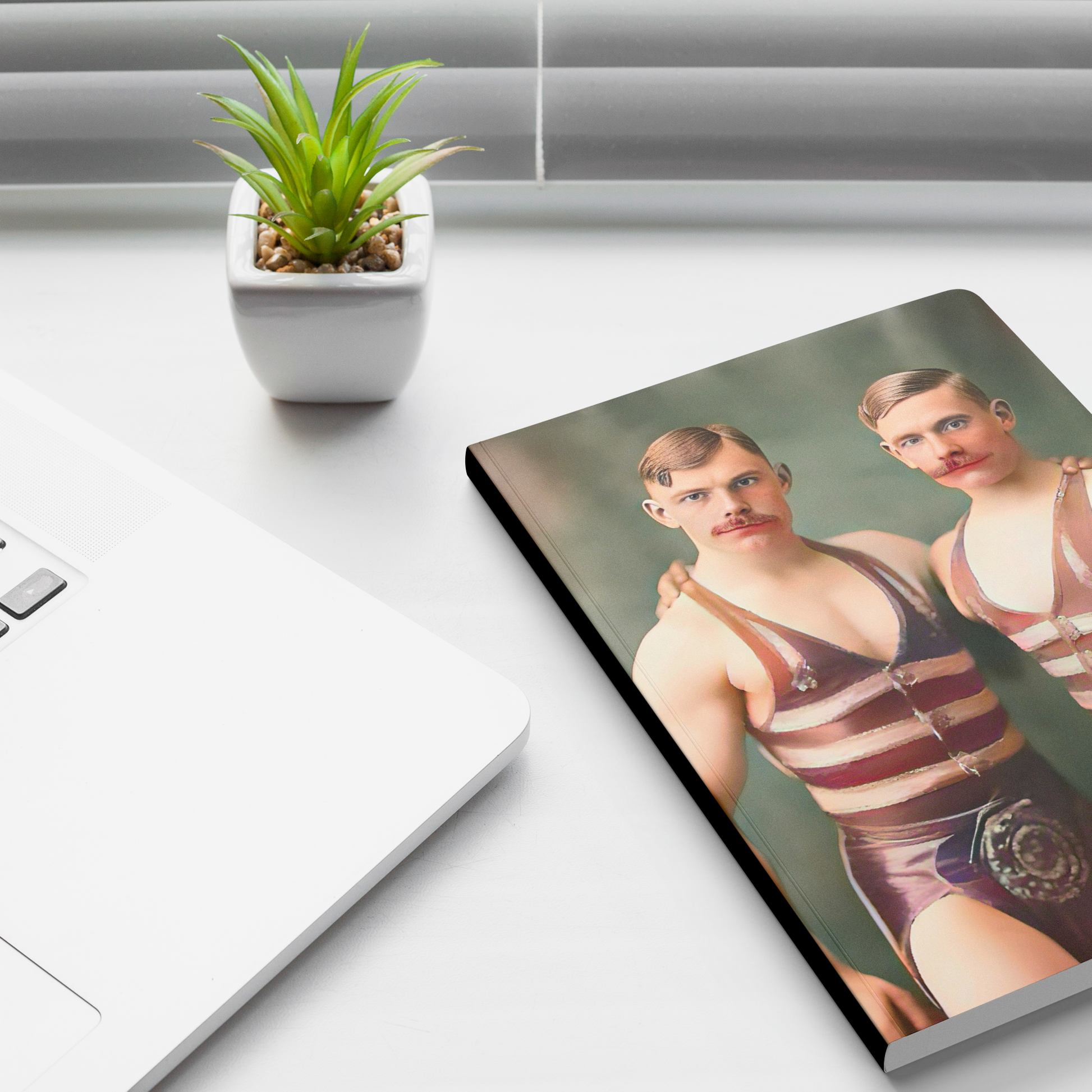 Vintage_Photo_-_paire__114__Softcover_N_Lifestyle_1_Mockup.png